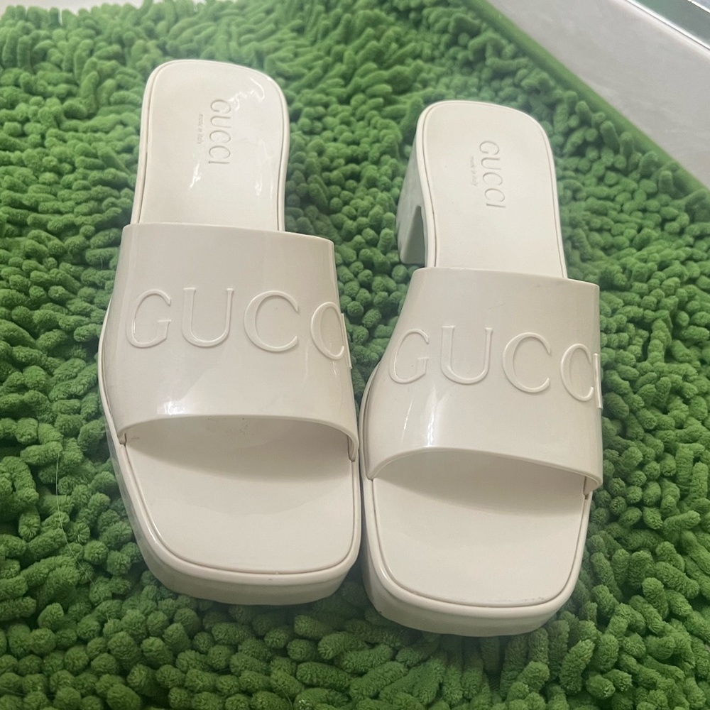 GUCCI platform rubber sandals/slides in ivory